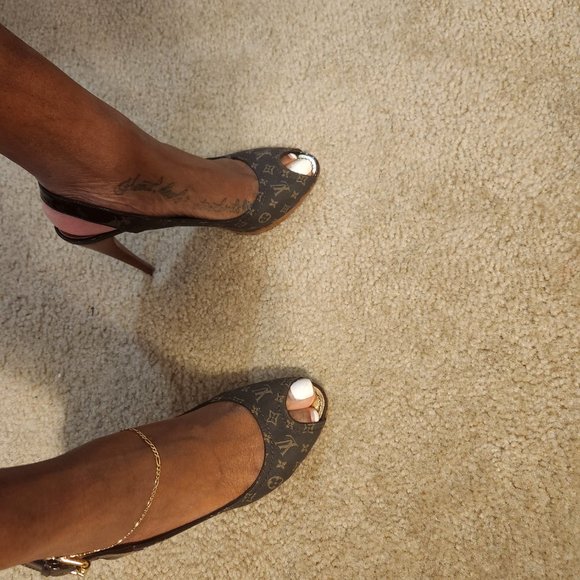 Louis Vuitton Monogram Heel - Picture 8 of 8